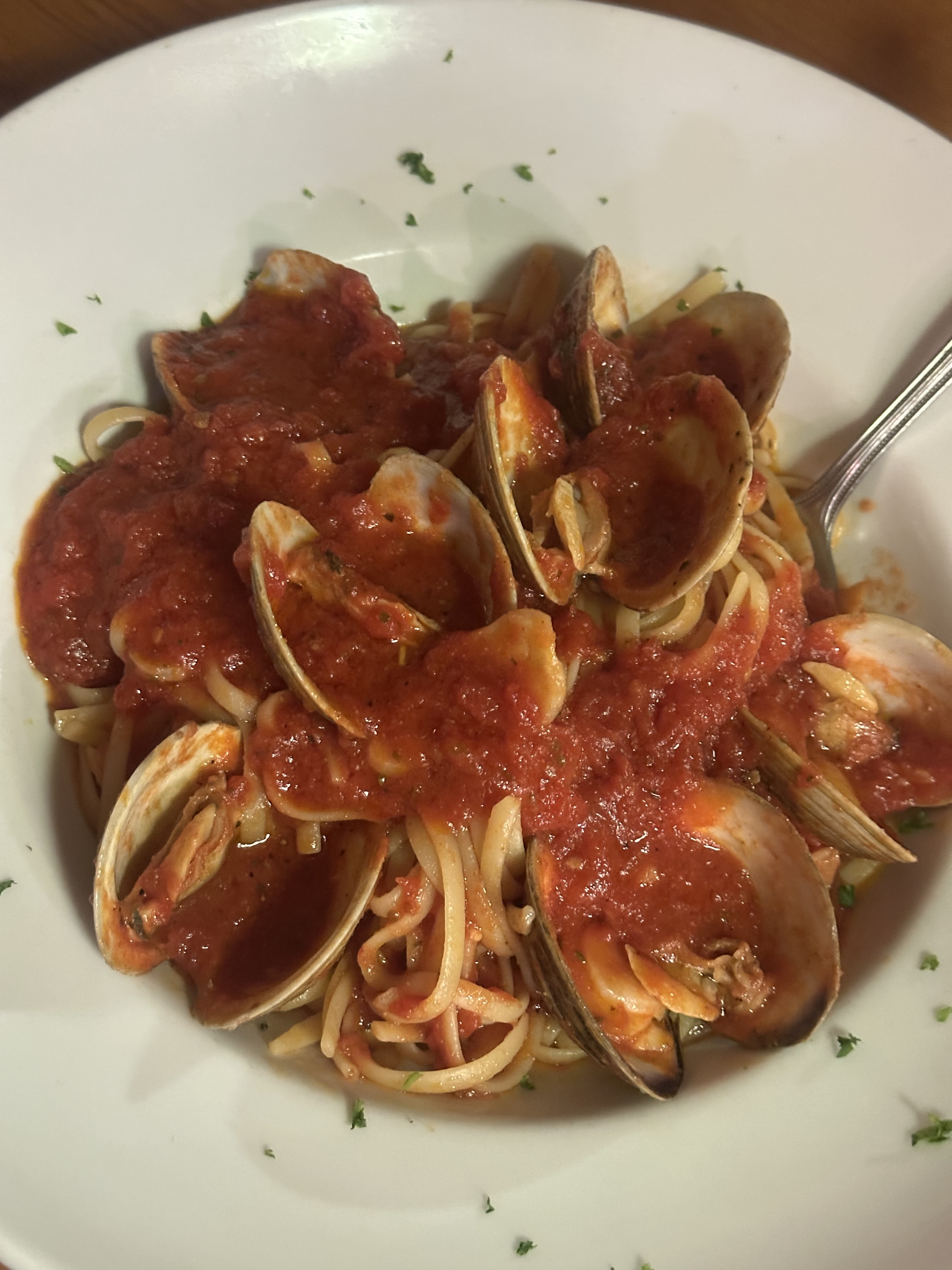 Linguini with clams in marinara sauce